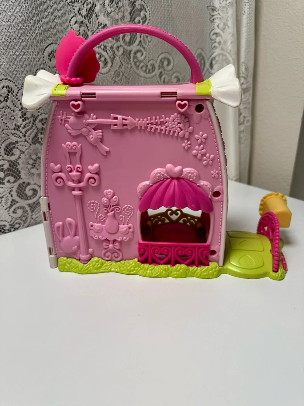 Vintage Hasbro 2006 My Little Pony Ponyville Purse Playhouse. No accessories.